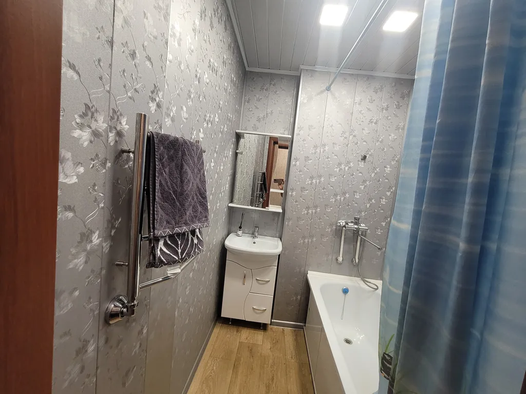 2-комнатная квартира вблизи парка и озера