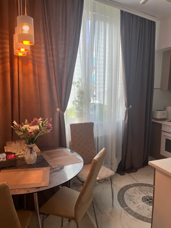 Большая квартира с зонированием и с видом на лес