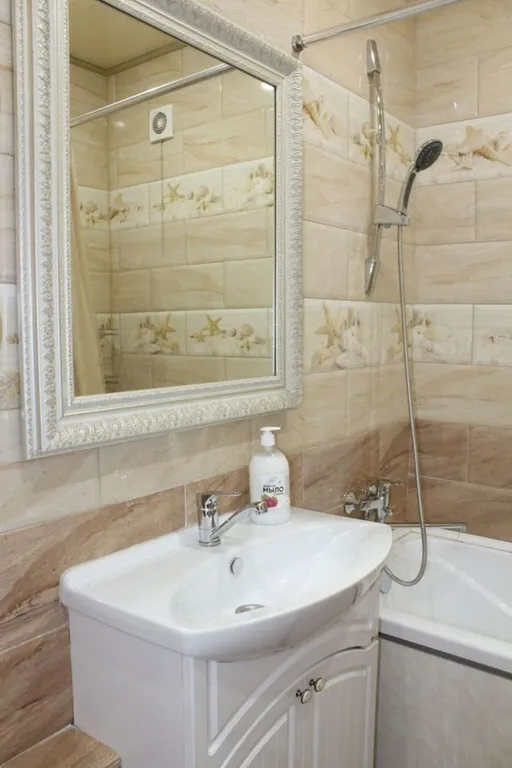 Уютнaя двухкомнaтная квартирa на пeрвом этaжe