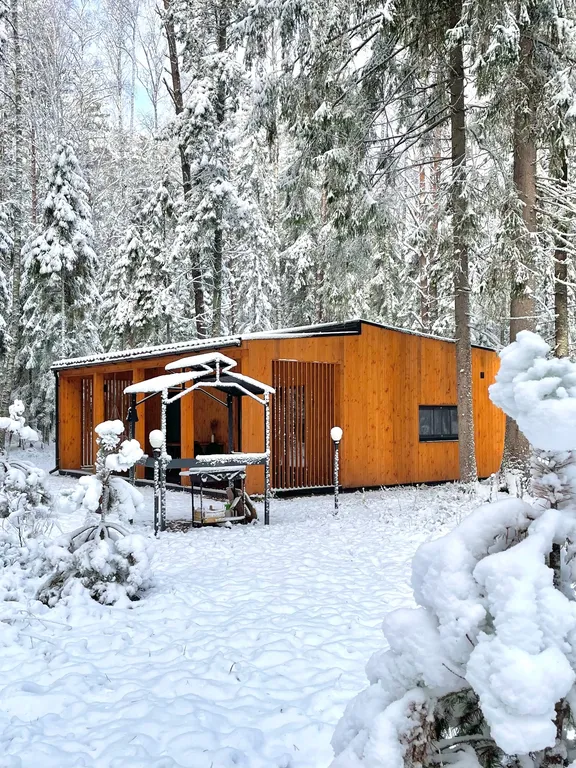 Коттедж Домик в лесу у озера для семейного отдыха — Турбаза Чайка