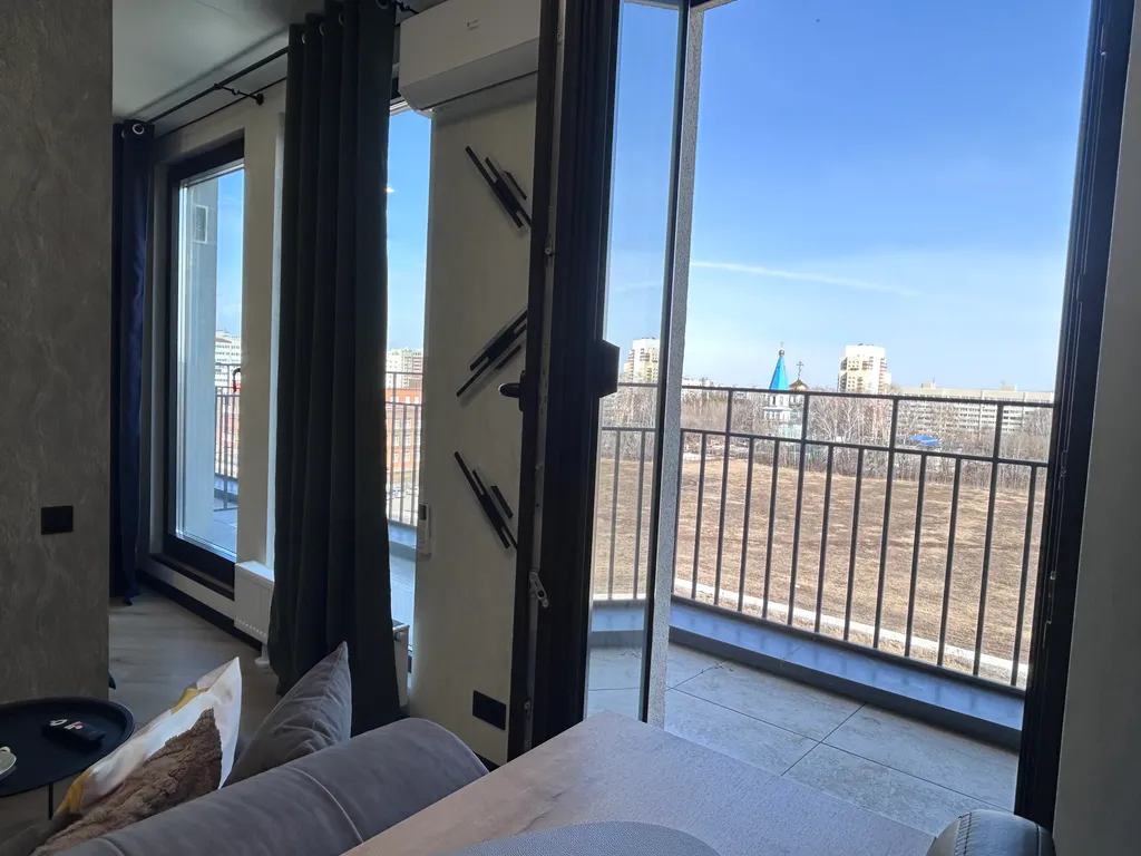 Современная студия с террасой