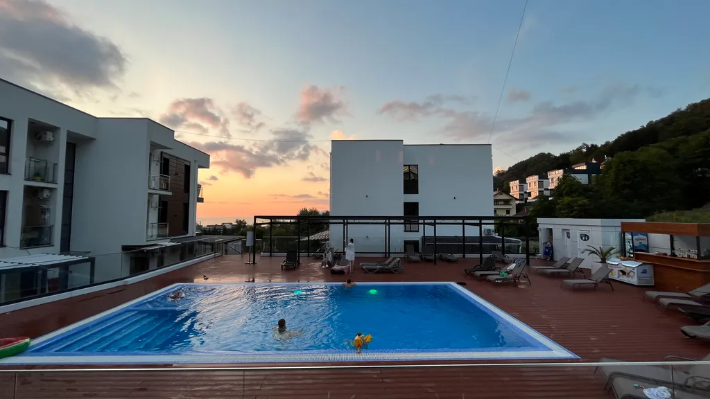 Квартира с посудомойкой, балконом и бассейном