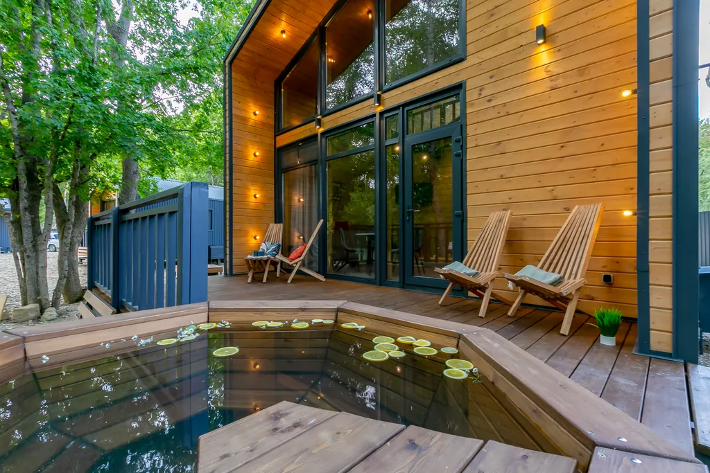 Уютный дом в лесу