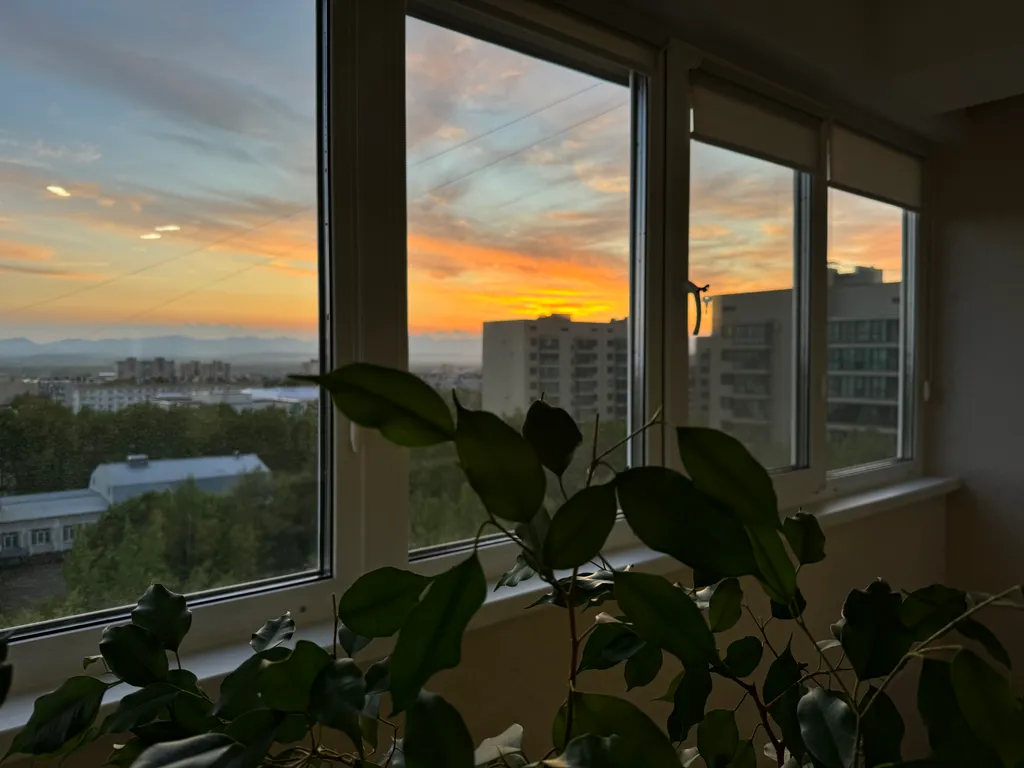 Светлая уютная евро двушка с красивым видом на закат