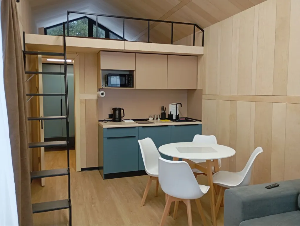 Коттедж Четырёхместный барнхаус с видом на озеро — Плодовое