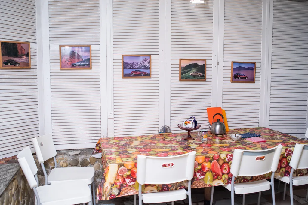 Домик в красивом саду