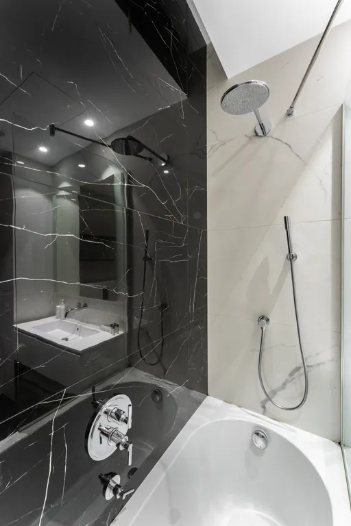 Апартамент на 63 этаже с видом на башни