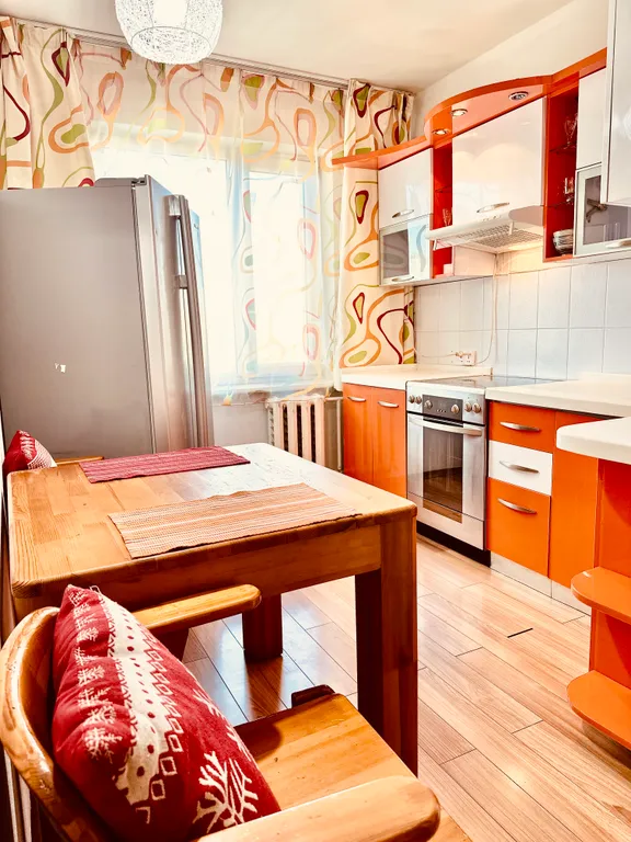 Apartment 44, spacious living area, separate kitchen & 1 bedroom