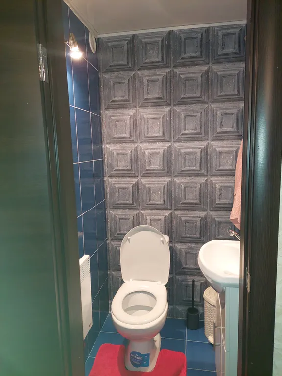 Уютный дом на берегу реки