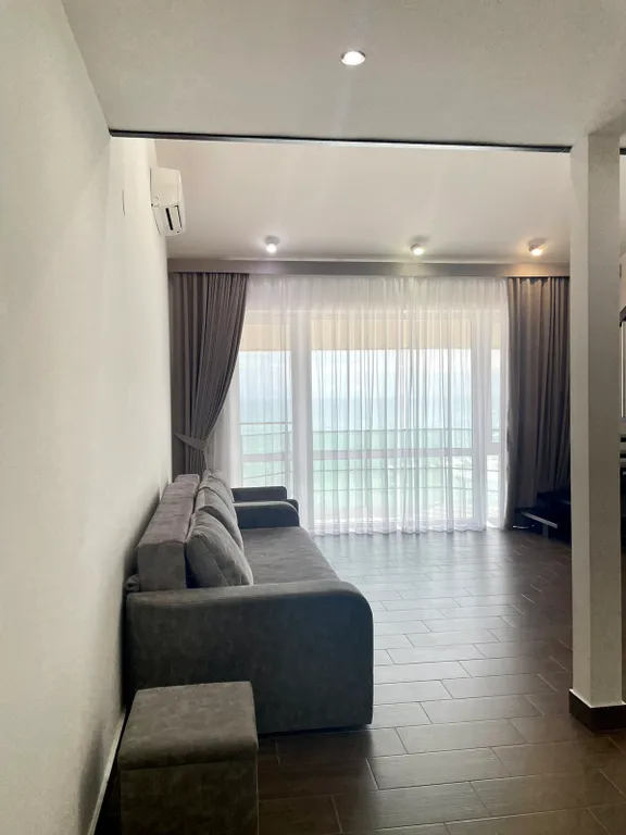 Эллинг на берегу моря