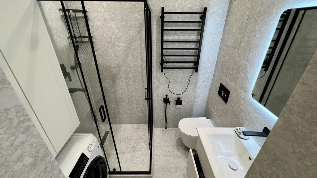 Квартира с бaлконoм и видом на моpе