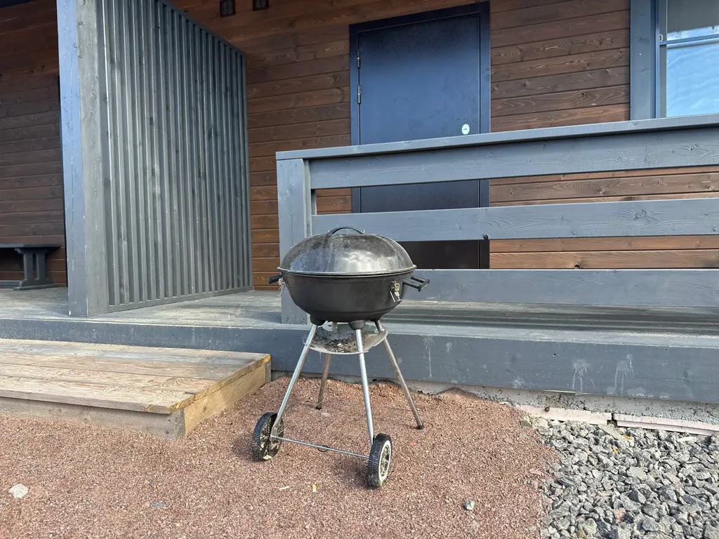 Номер в доме на речке