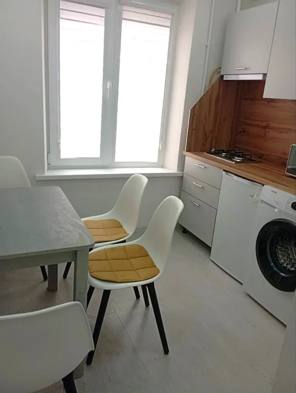 У набережной и пляжа Бриз