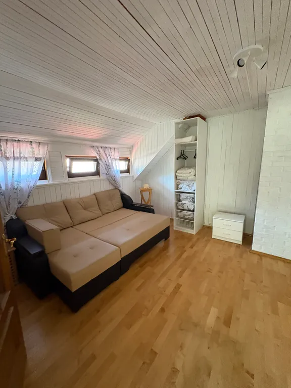 Уютный жилой зимний дом в сказочно живописном месте