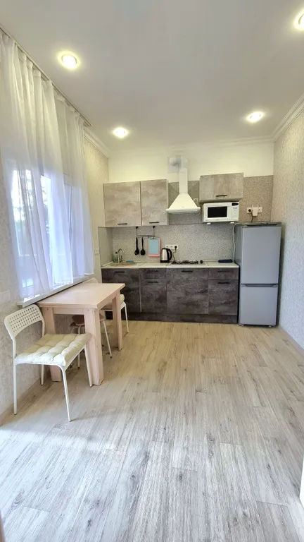 Домик и фруктовый сад