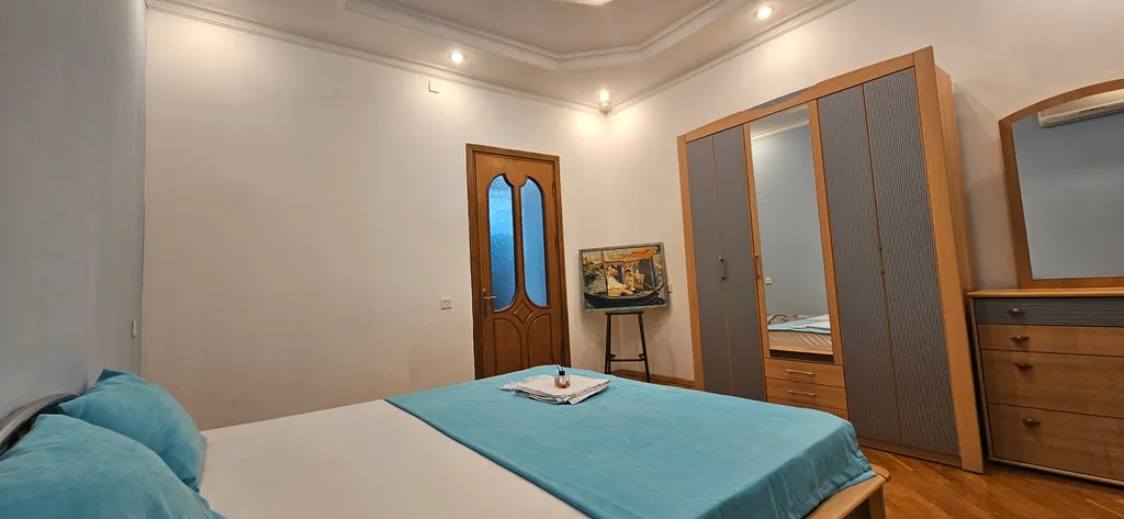 Квартира у ресторана Колорит