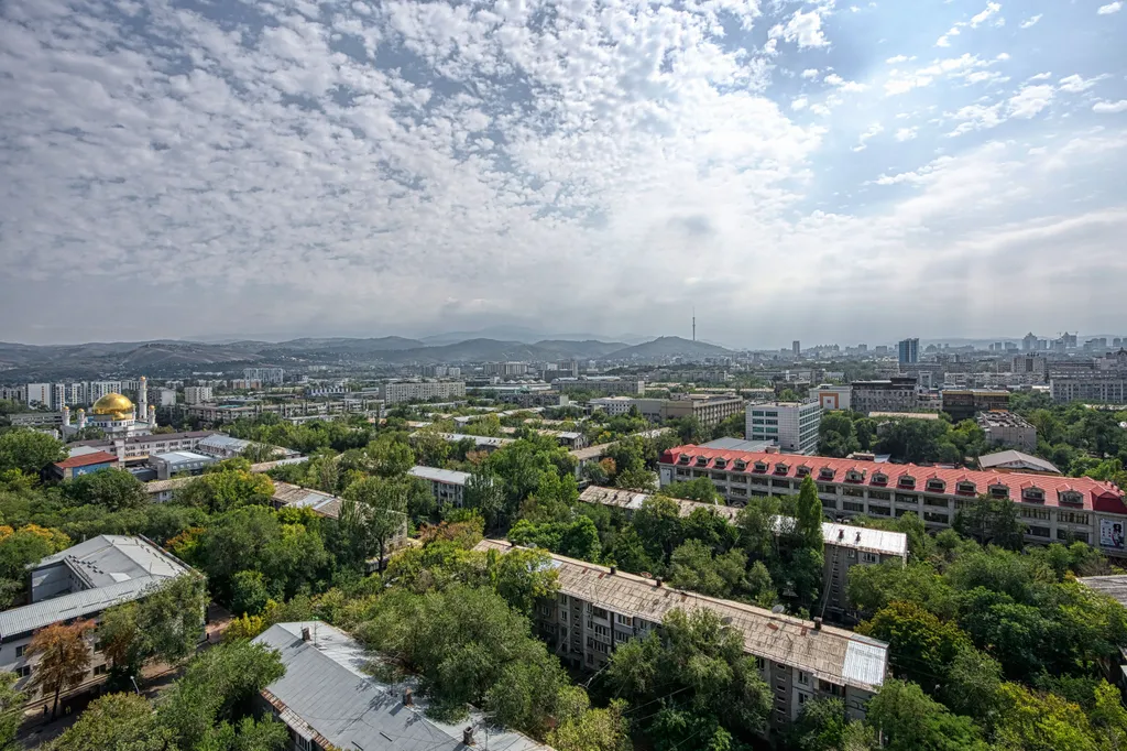 Современный апартамент в центре с видом на город и горы у метро