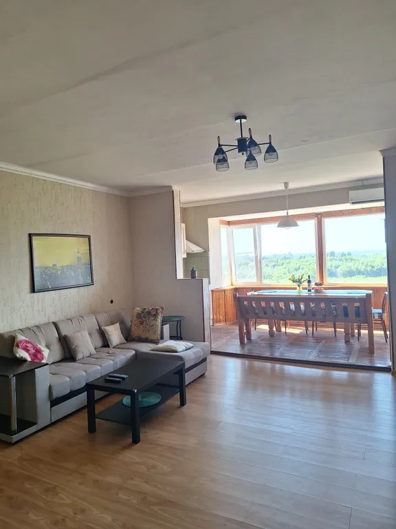 Большая и уютная квартира в центре Пицунды