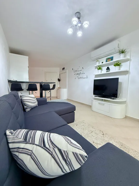 Трехкомнатная квартира на первой береговой линии