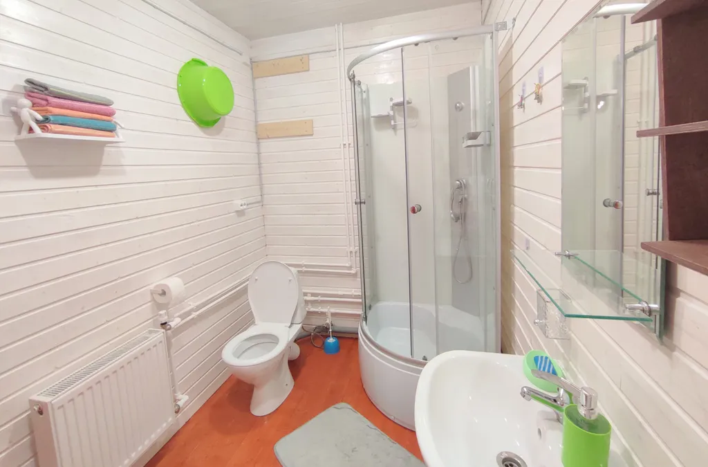 Птица синица House с огромным балконом у озера