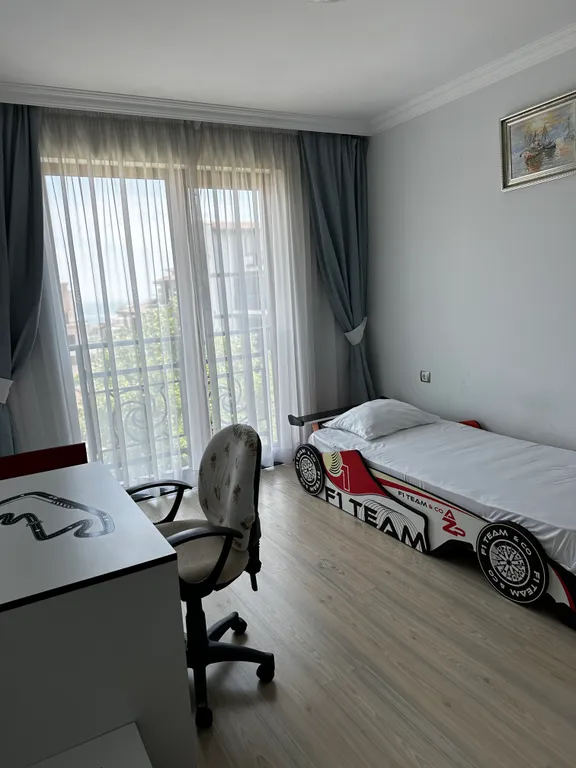 Трёхкомнатная квартира у пляжа, вид на море из всех комнат, два бассейна