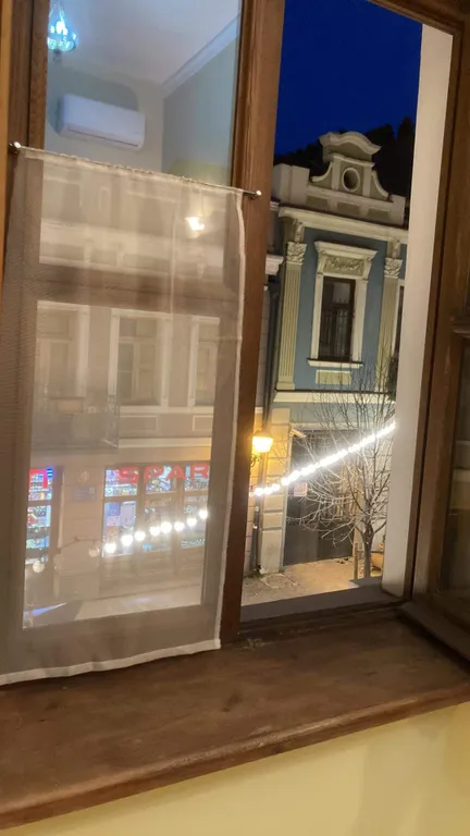 Апартаменты с двумя спальнями с историческим интерьером центр Тбилиси