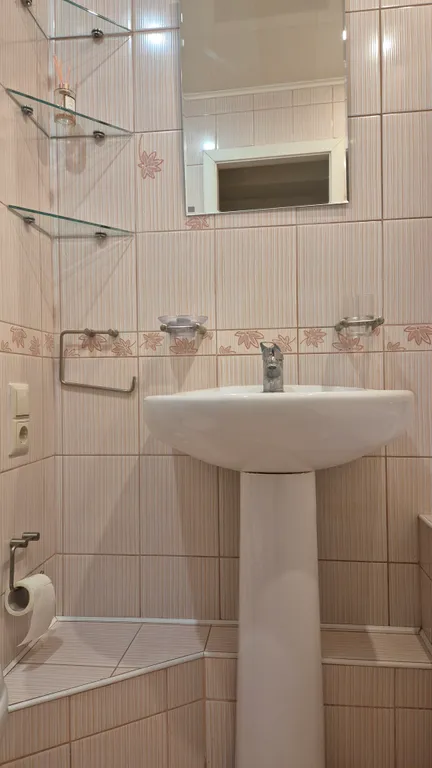 Уютная двушка с отдельными спальнями, недалеко от центра