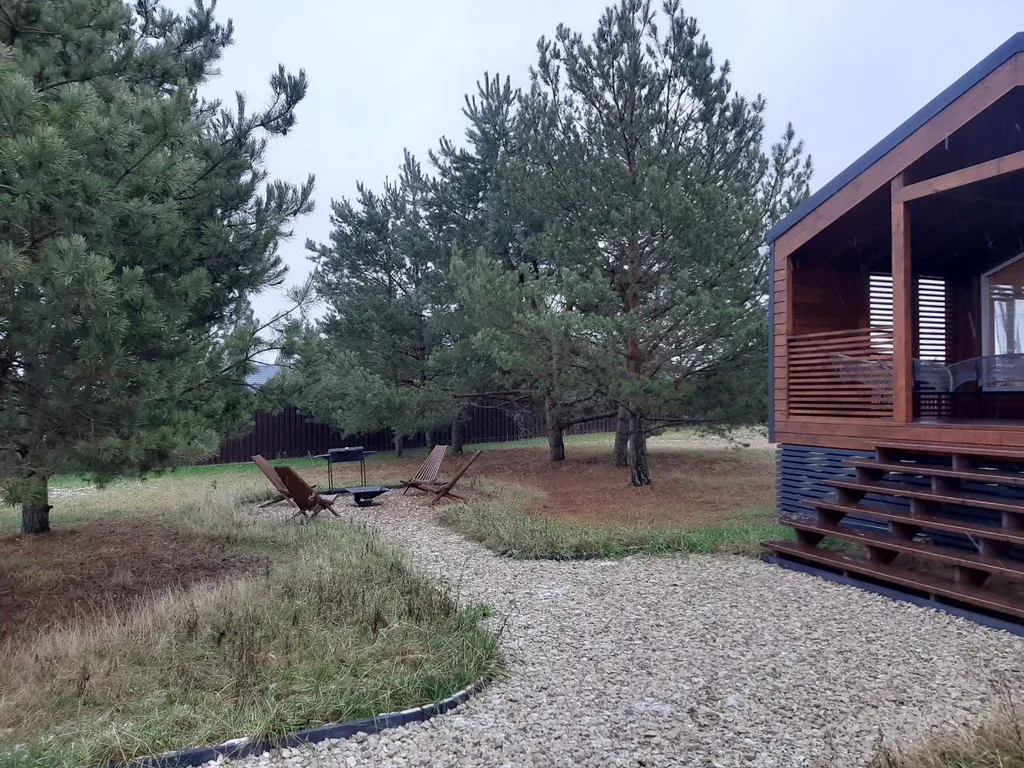 Дом в  соснах.