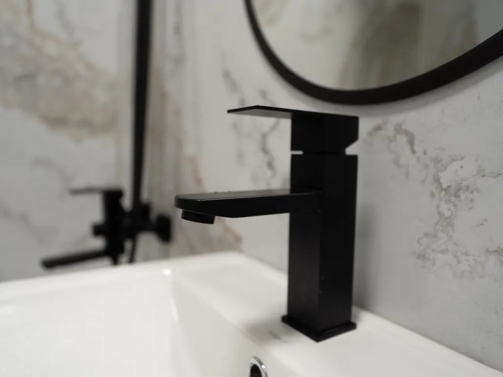 Дизайнерская квартира с видом на горы в центре Домбая