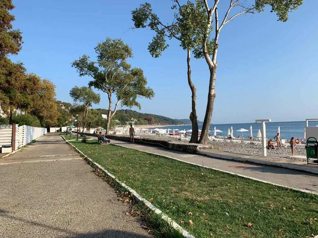 Двухсторонняя квартира с видом на реку Псезуапсе и видом на море