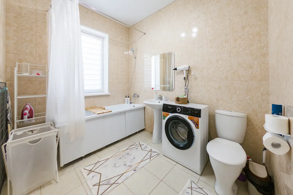 Уютный дом с видом на закат