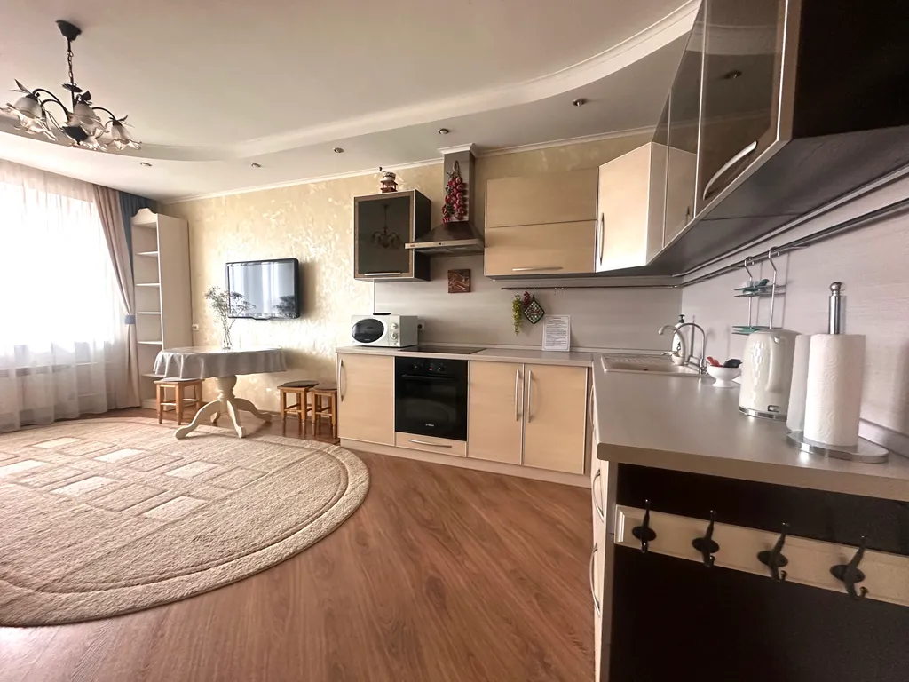 Светлая, уютная 2-комнатная квартира с отдельной детской комнатой