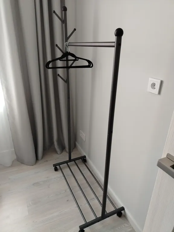 Квартира-студия с видом на город среди гор