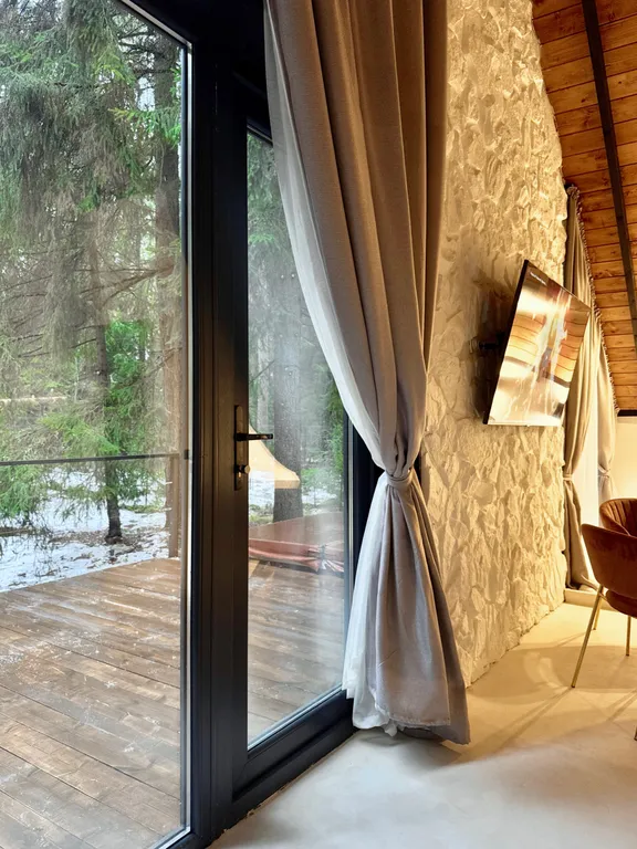 Уютный дом Elovoye в сердце леса с уличным спа-бассейном