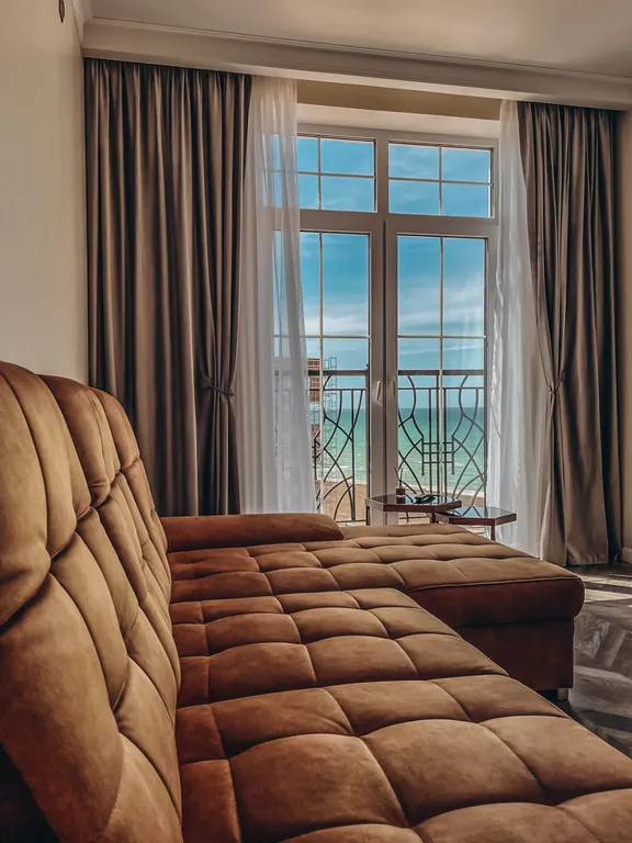 Дизайнерский апартамент с видом на море