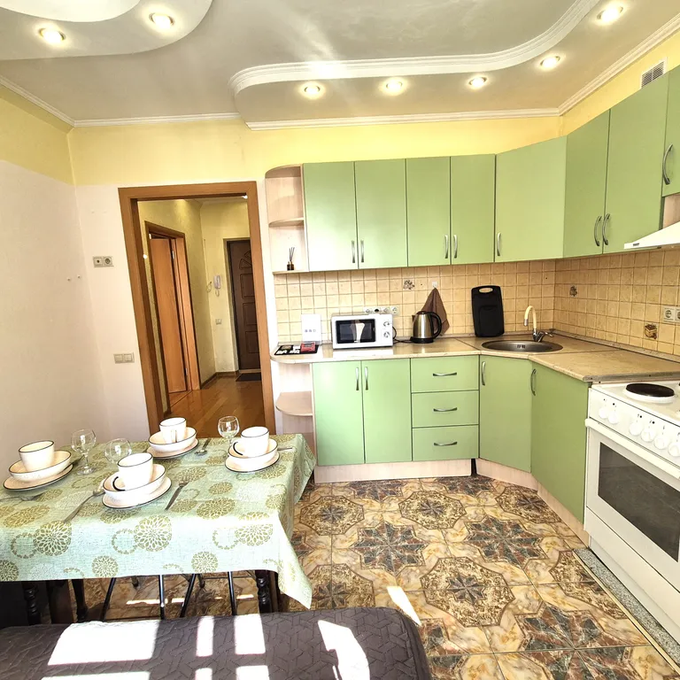 Большая светлая квартира на Колпакова