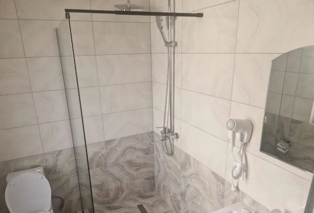 Семейный двухкомнатный номер в гостевом доме с бассейном