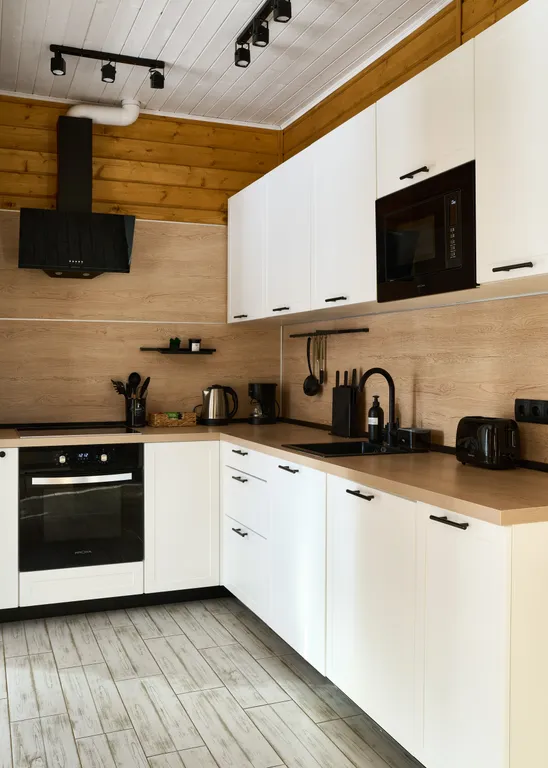 Дом в лесу у озера