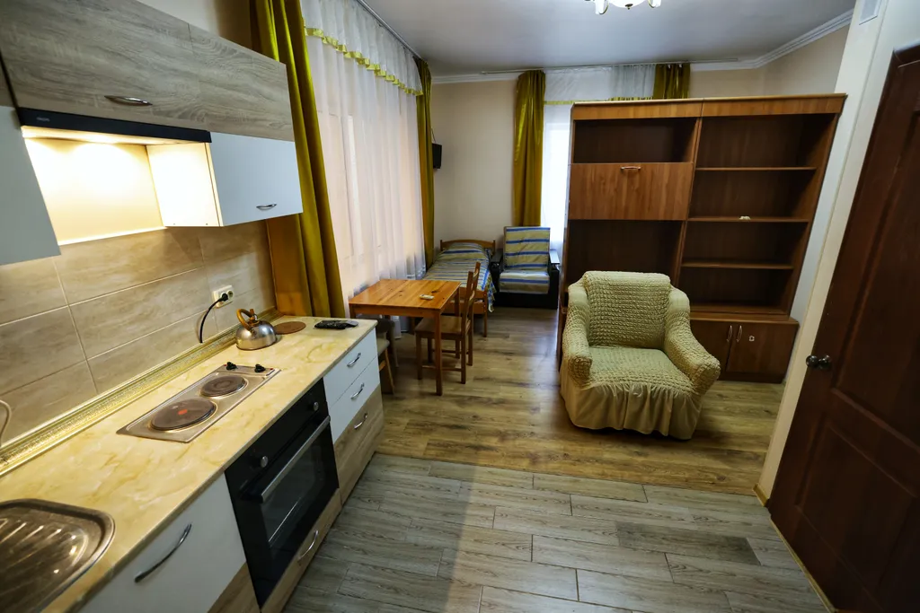 Квартира Квартира Трехместный номер с доп. местом без балкона с видом во двор с кухней — Лазаревское