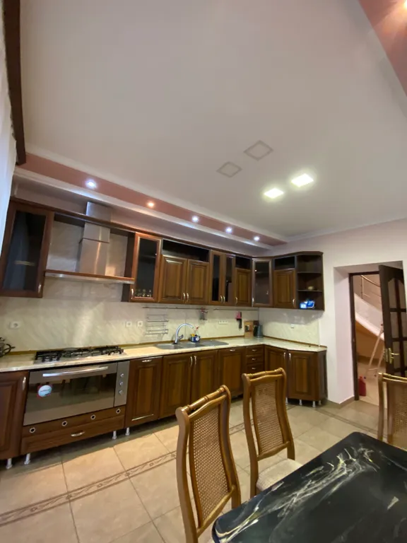 Большой дом с 5-ю спальнями