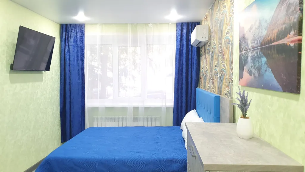 Новая квартира-студия в самом центре города с дизайнерским ремонтом