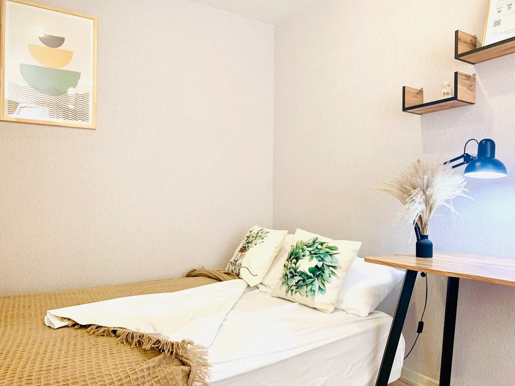 Семейный отдых в тишине: новый дом, безопасный двор и уютная квартира