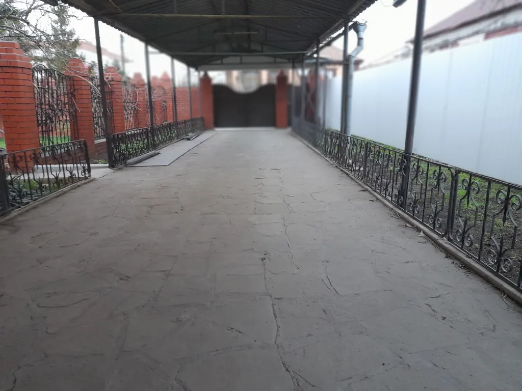 Двухэтажный дом из 5 комнат, с уютным двориком и мангалом