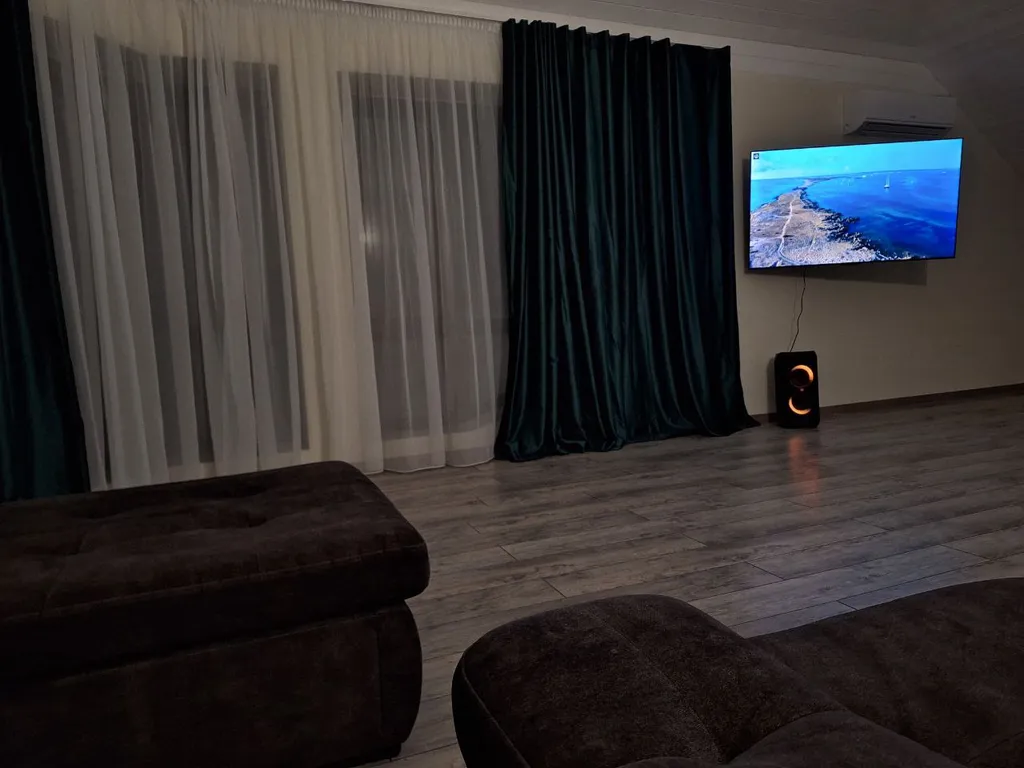 Большой 3х-этаж. дом на берегу моря