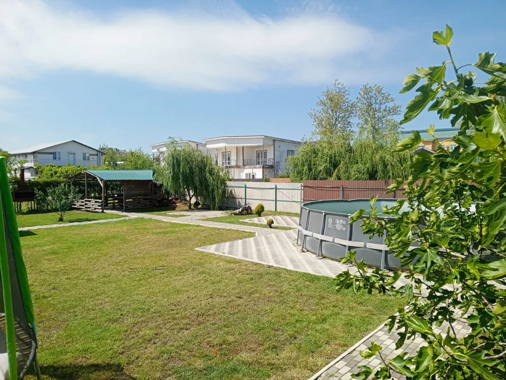 Уютный деревянный дом на берегу Азовского моря