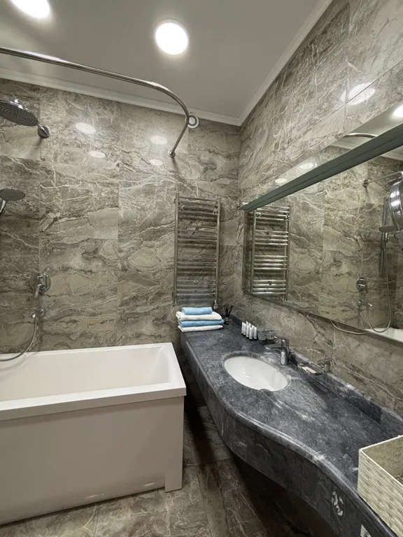 Пентхаус с видом на Морпорт в центре города