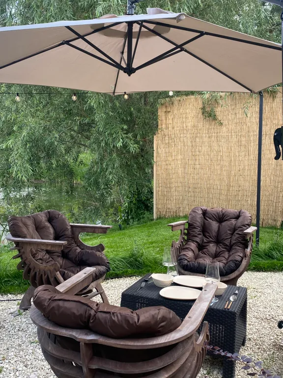 Домик у озера