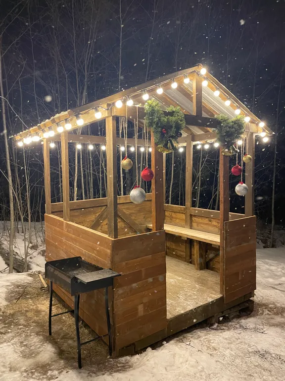 Домик для семейного отдыха в лесу