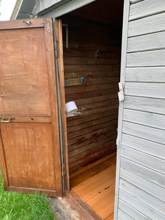 Живописный дом на природе недалеко от города