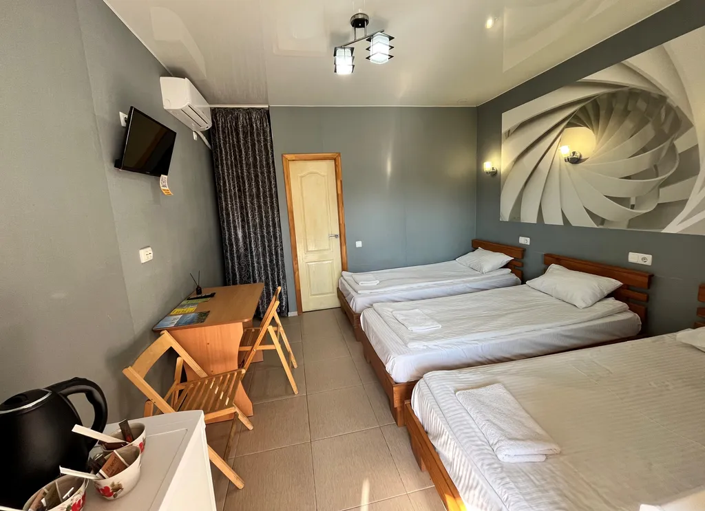 Квартира Уютный трёхместный номер: комфорт и удобство для вашей дружной компании — аренда посуточно в Керчь